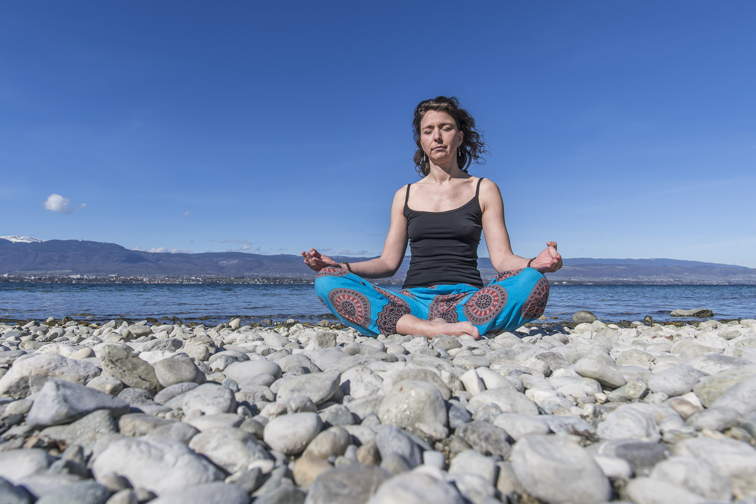 Je transmets et pratique le Hatha Yoga.
Le yoga est mon chemin de vie.